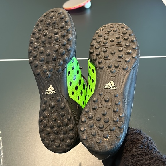 🌿kids / boys soccer turf shoes, size 4.5🌿 - Picture 6 of 7